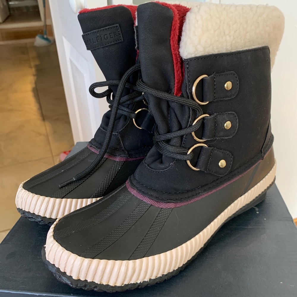 Tommy Hilfiger snow boots